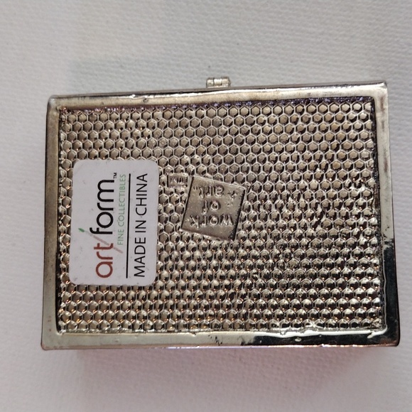 Art form pill or mini stash box. - Picture 3 of 6